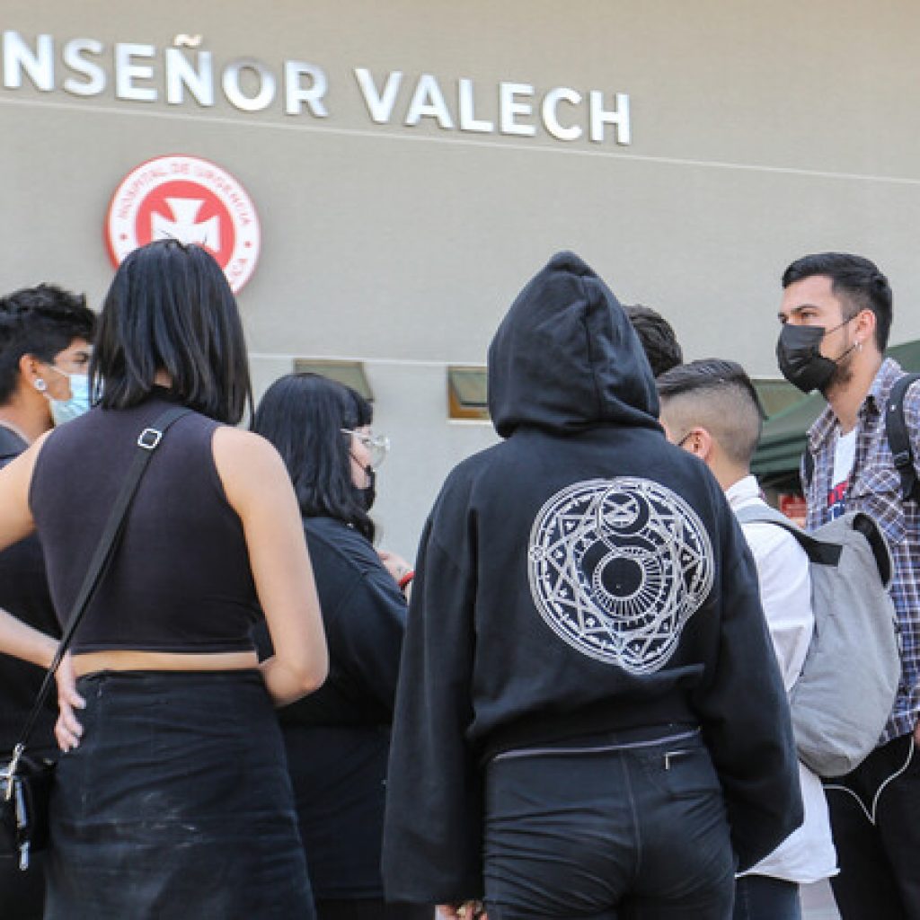 Carabineros entrega versión tras herido a bala por funcionario en marcha