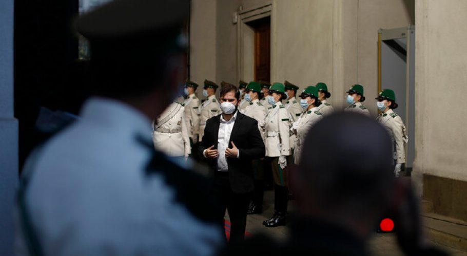 Cadem: Aprobación de Boric se mantiene en 50% y desaprobación aumenta a 30%