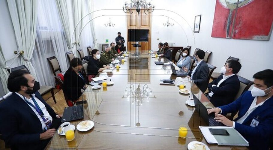 Alcaldesa Hassler aborda desafíos en seguridad y reactivación junto al Gobierno