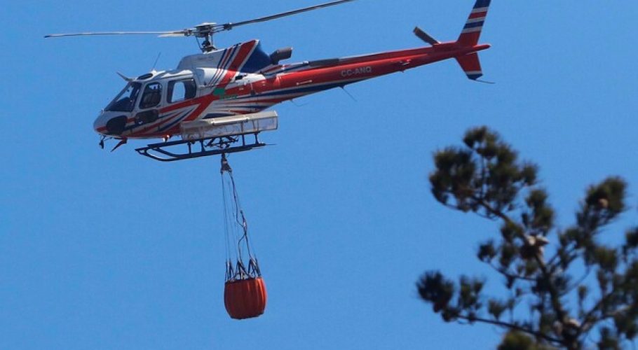 Continúa la Alerta Roja en la comuna de Valparaíso por incendio forestal