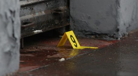 Hombre muere al ser baleado tras discusión en cité de Santiago Centro