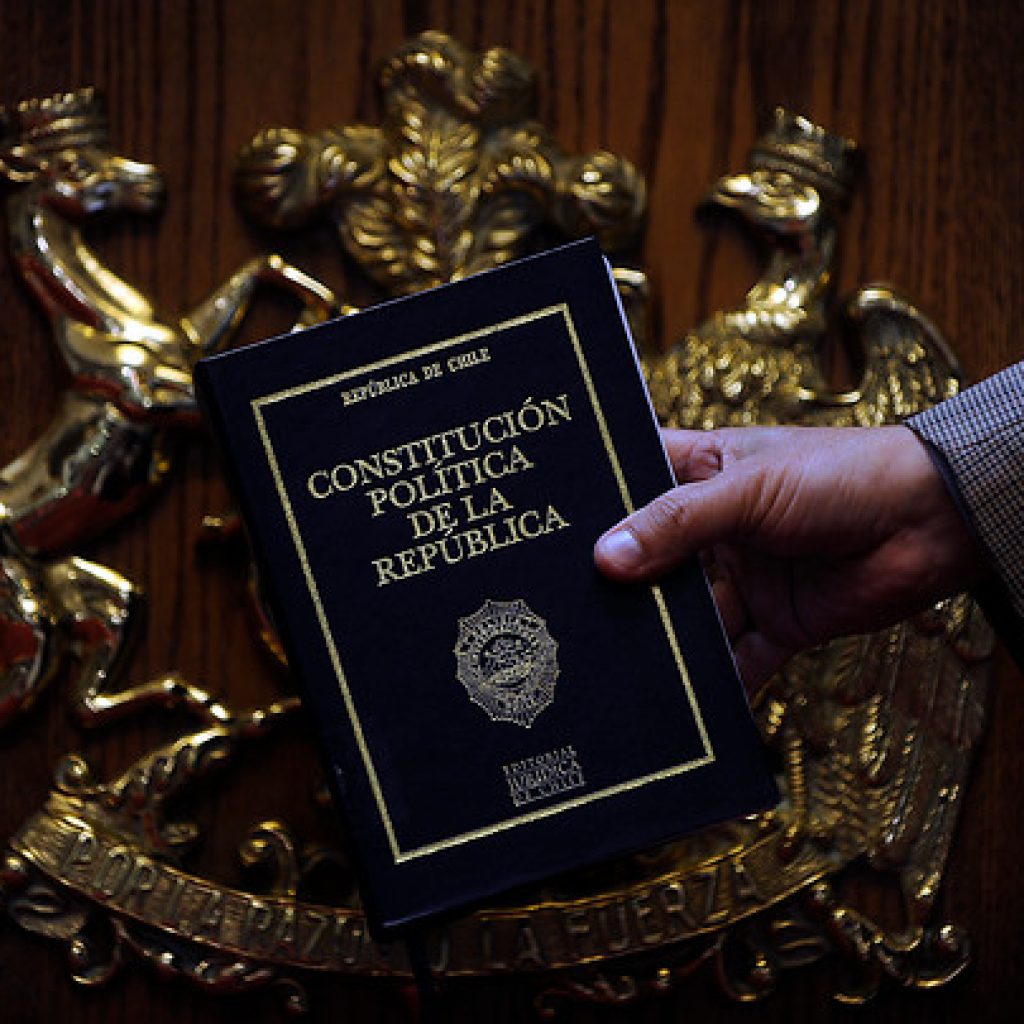 Data Influye: 39% aprobaría nueva Constitución y 38% se inclina por rechazarla