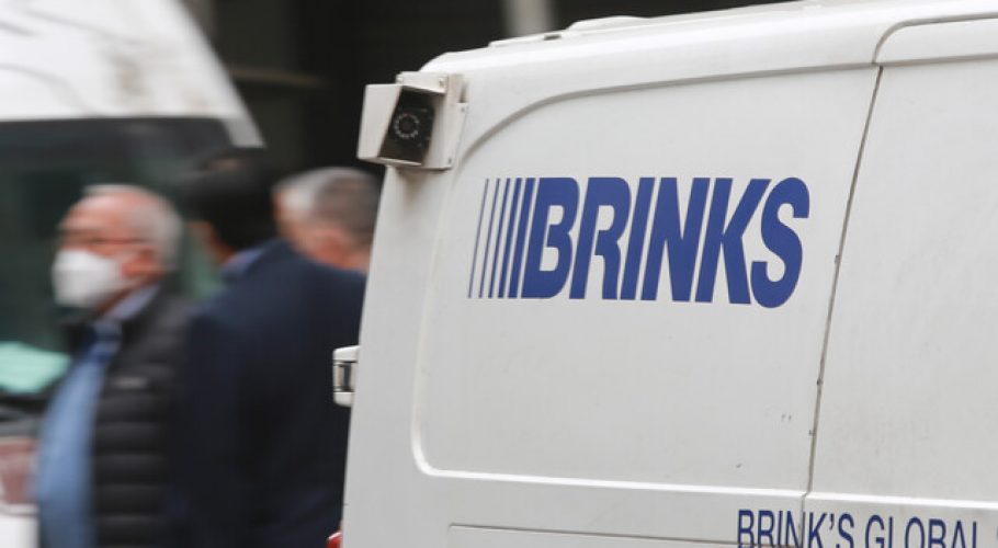 Trabajador de camión de valores fallece tras asalto en Mall Florida Center