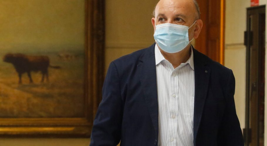 Castro considera "riesgosa" medida de fin de mascarillas en espacios abiertos