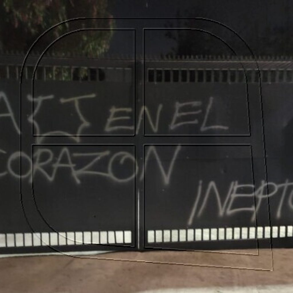 El CDA amanece con rayados que piden la salida de Santiago Escobar