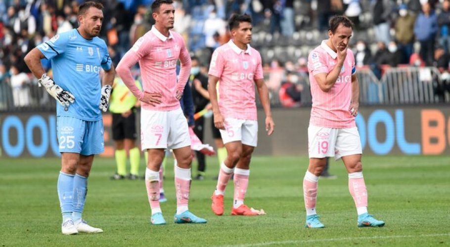 Universidad Católica suma tres bajas para enfrentar a Colo Colo