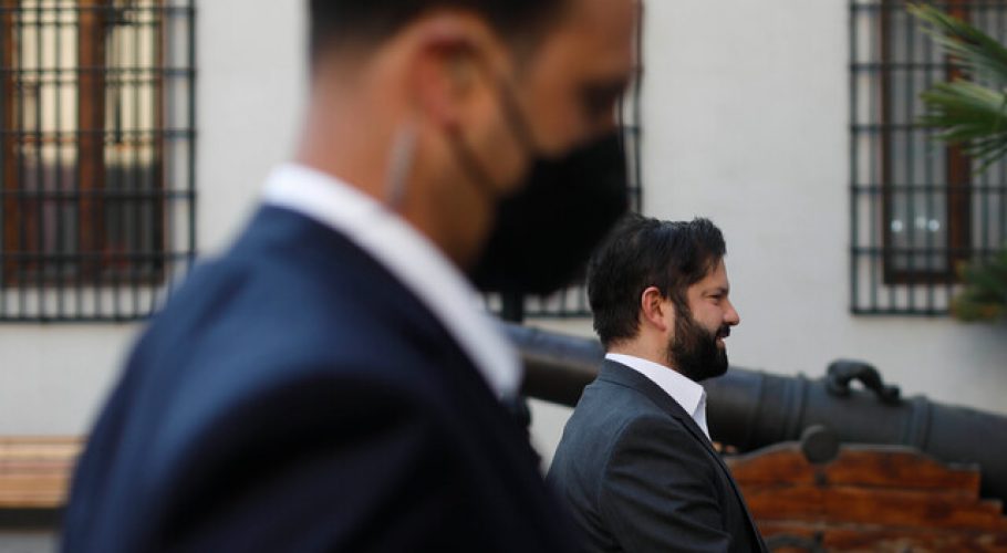 Cadem: Desaprobación del Presidente Gabriel Boric llegó al 50%