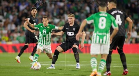 España: Enzo Roco fue titular en victoria del Elche ante el Real Betis