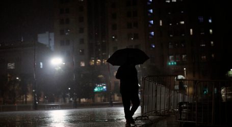 40 mil hogares sin luz deja el paso de sistema frontal en Santiago