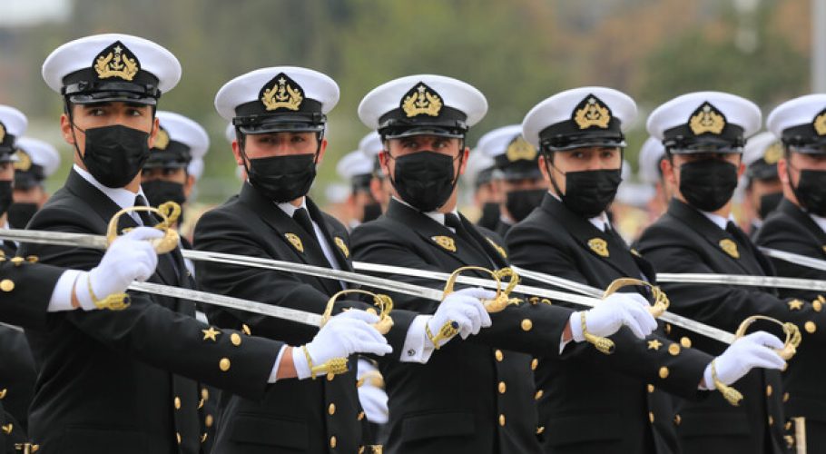 PDI llega a Base Naval de Talcahuano a detener a dos marinos por caso Llempi