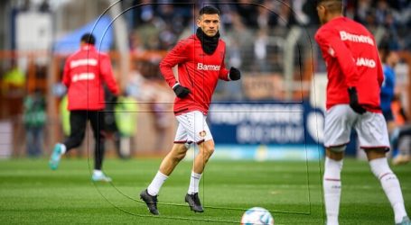 Bundesliga: Charles Aránguiz aportó con asistencia en triunfo del Leverkusen
