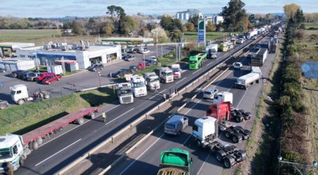 Camioneros mantienen movilización y se declaran “en estado de alerta”