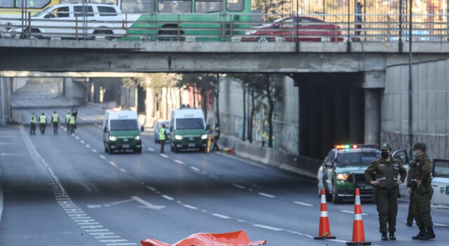 Delincuente muere atropellado en acceso céntrico de la Autopista Central