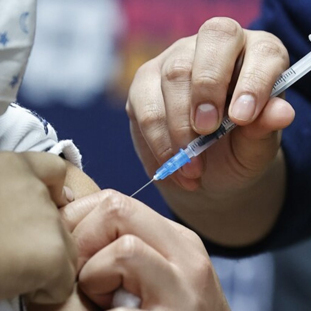 MINSAL informa que vacunación contra influenza supera el 64%