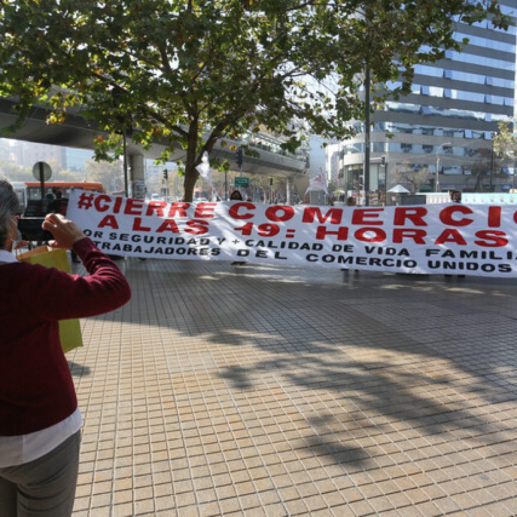 Trabajadores del Comercio piden acelerar proyecto "Cierre a las 19 Horas"
