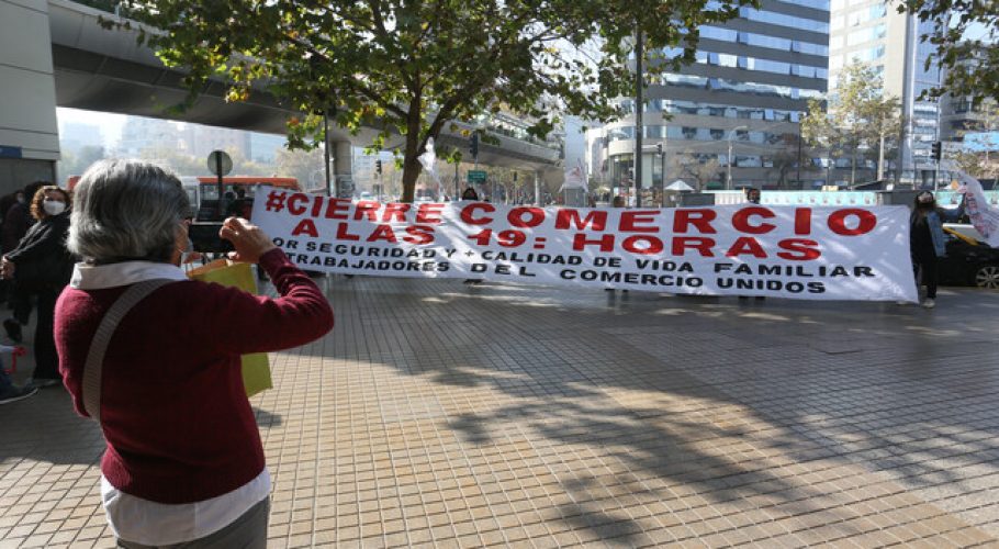 Trabajadores del Comercio piden acelerar proyecto "Cierre a las 19 Horas"