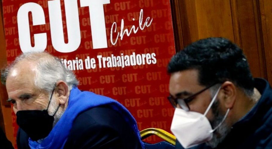 Montes se reúne con la CUT después de cita con empresarios inmobiliarios