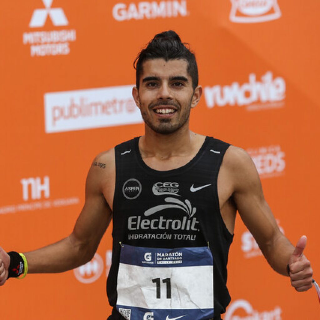 Chilenos Daniel Cortés y Danica Kusanovic ganaron la Maratón de Santiago