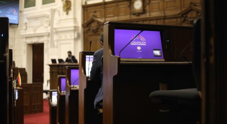 Convención Constitucional define los estados de excepción y rol de policías