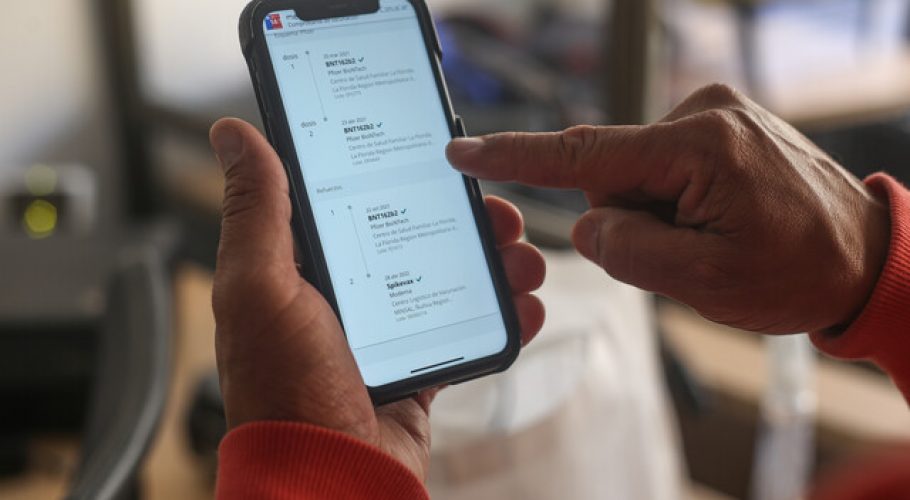 Gobierno anuncia que pases de movilidad caducarán si no tiene cuarta dosis