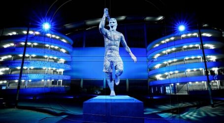 Manchester City reveló la estatua en honor al ‘Kun’ Agüero en el Etihad Stadium