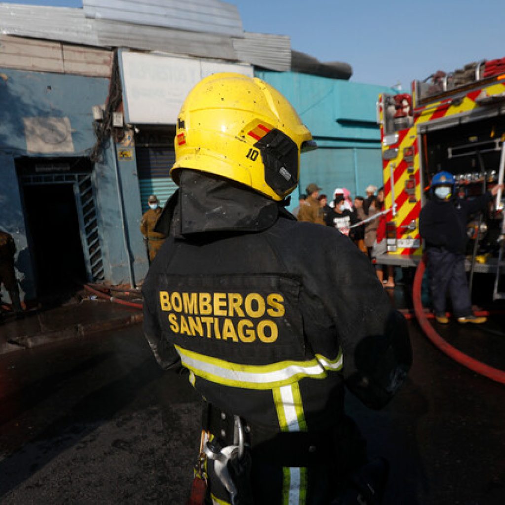 Incendio en cité de Santiago provoca alarma y dos desaparecidas