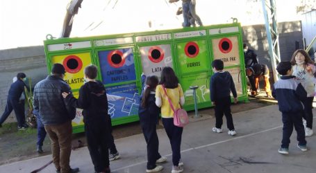 Con la instalación de puntos limpios, parte campaña de reciclaje en 10 colegios de Curicó